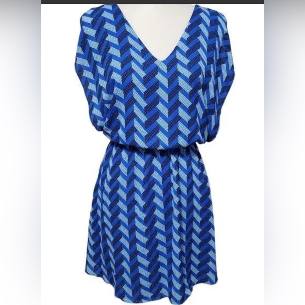 Candie's blue geometric butterfly mini dress 👗